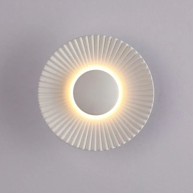 Hasna SunRay Sconce | Modern Metallic Sunburst Wall Light Design