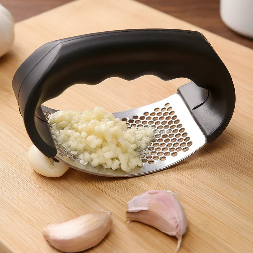 Stainless Steel Garlic Press Handheld Crusher with Ergonomic Grip