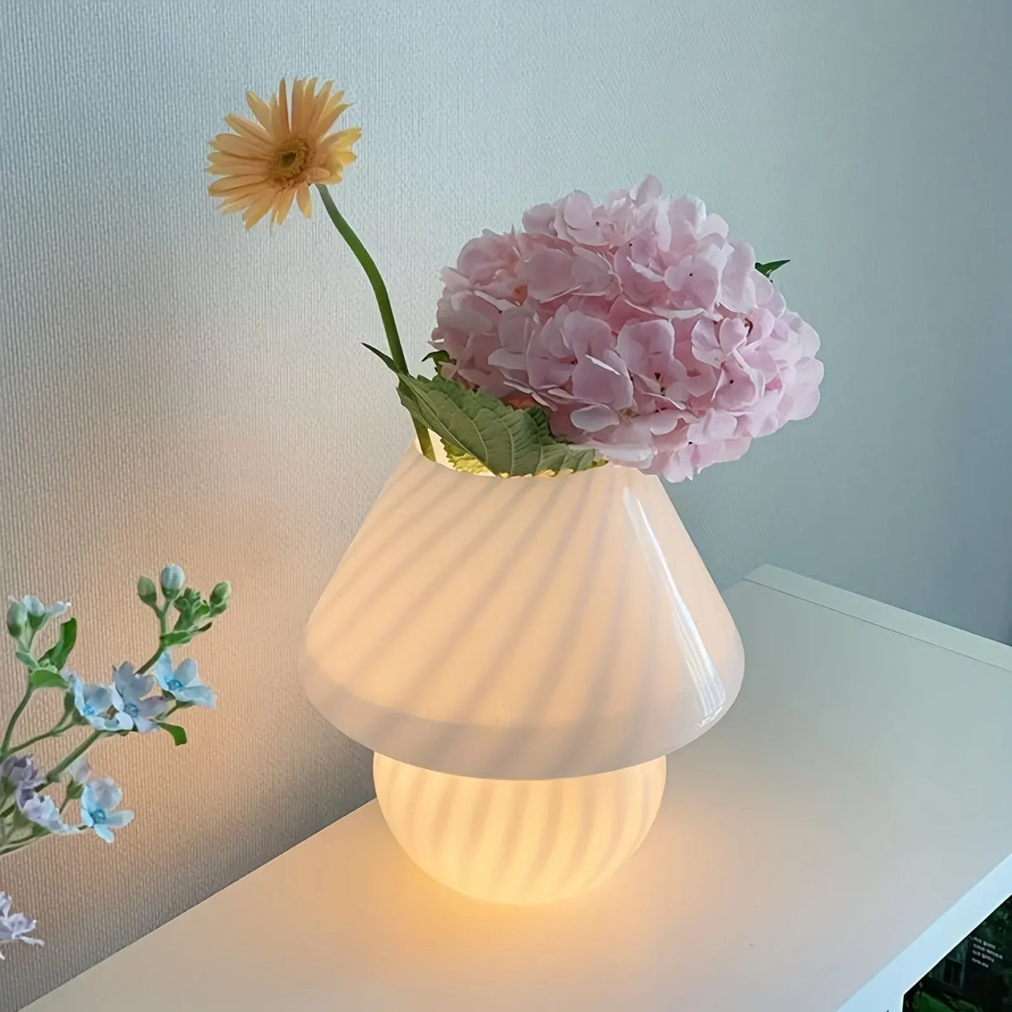 Dimmable USB Table Lamp with Murano-Style Glass Mushroom Shade