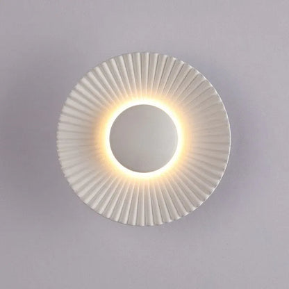Hasna SunRay Sconce | Modern Metallic Sunburst Wall Light Design