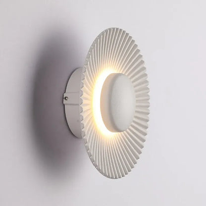 Hasna SunRay Sconce | Modern Metallic Sunburst Wall Light Design