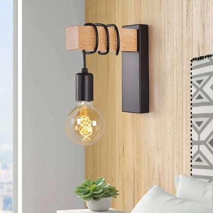 Industrial-Style Wall Sconce with E27 Base and Metal Finish