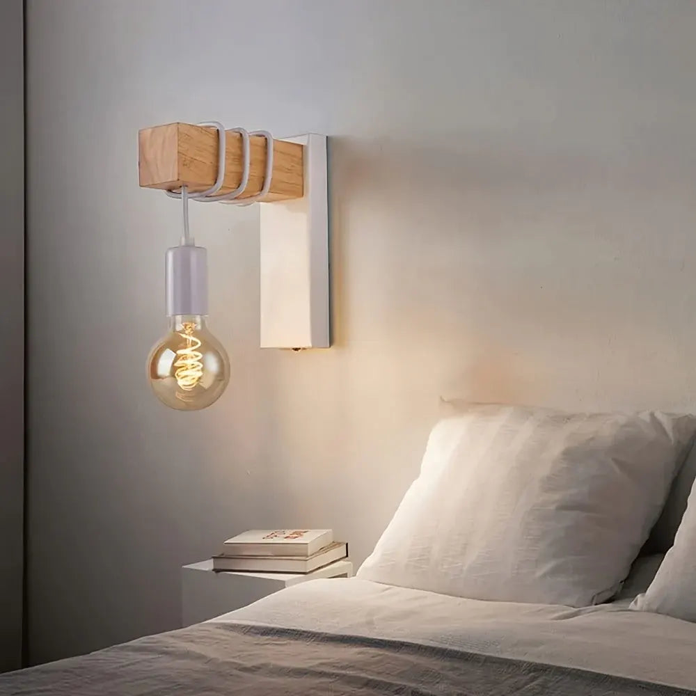 Industrial-Style Wall Sconce with E27 Base and Metal Finish