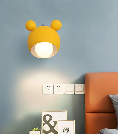 Playful Modern Wall Lamp with Flash Mouse Design