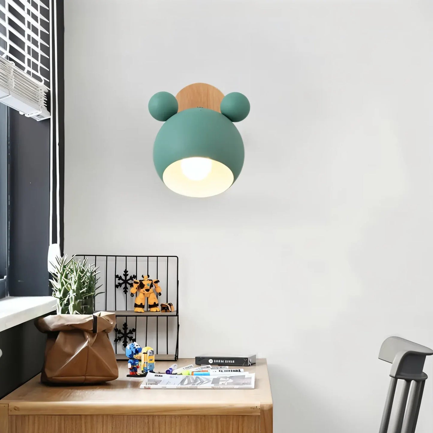 Playful Modern Wall Lamp with Flash Mouse Design