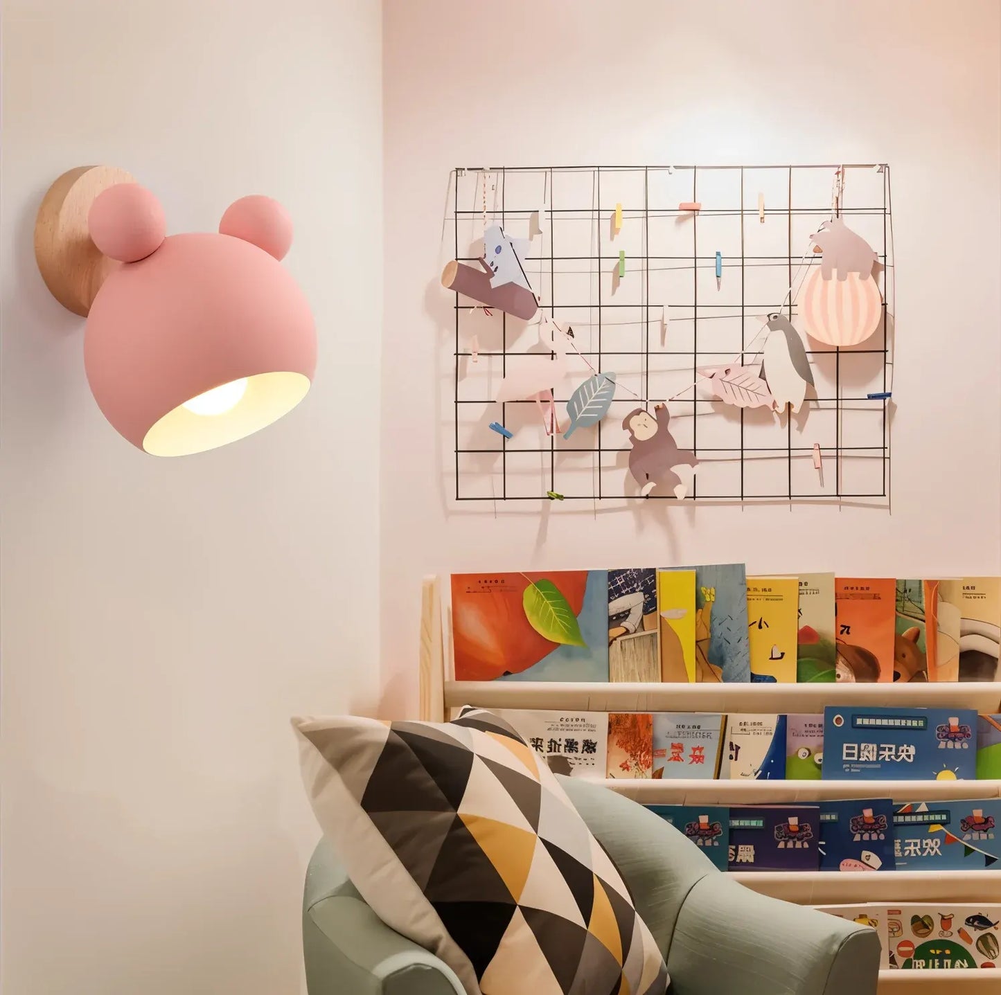 Playful Modern Wall Lamp with Flash Mouse Design