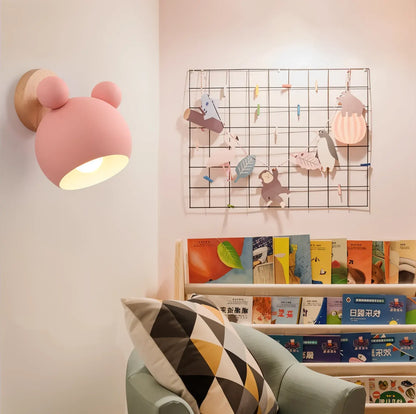 Playful Modern Wall Lamp with Flash Mouse Design