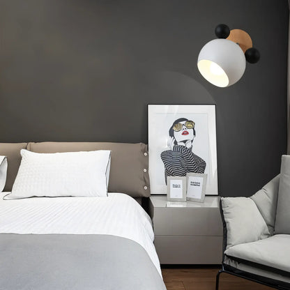 Playful Modern Wall Lamp with Flash Mouse Design