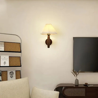 Rustic Wood Wall Sconce – Nordic-Style Bedside Lamp with Pleated Fabric Shade