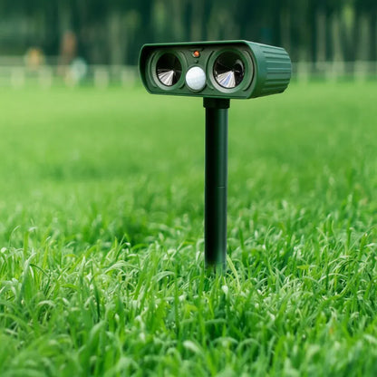 Solar-Powered Outdoor Animal Deterrent Light with Pest Repellent Function