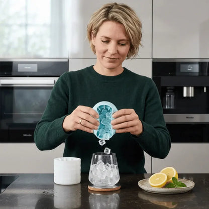 Stackable Silicone Ice Cube Tray with Lid - Cooling Mold Maker