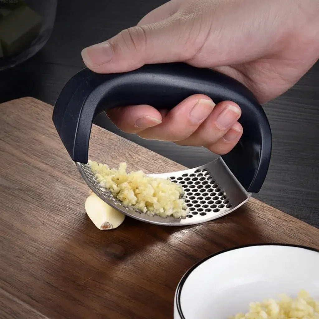 Stainless Steel Garlic Press Handheld Crusher with Ergonomic Grip