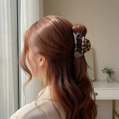 Strong Hold Plastic Claw Clip for Thick Hair - Stylish Styling Accessory