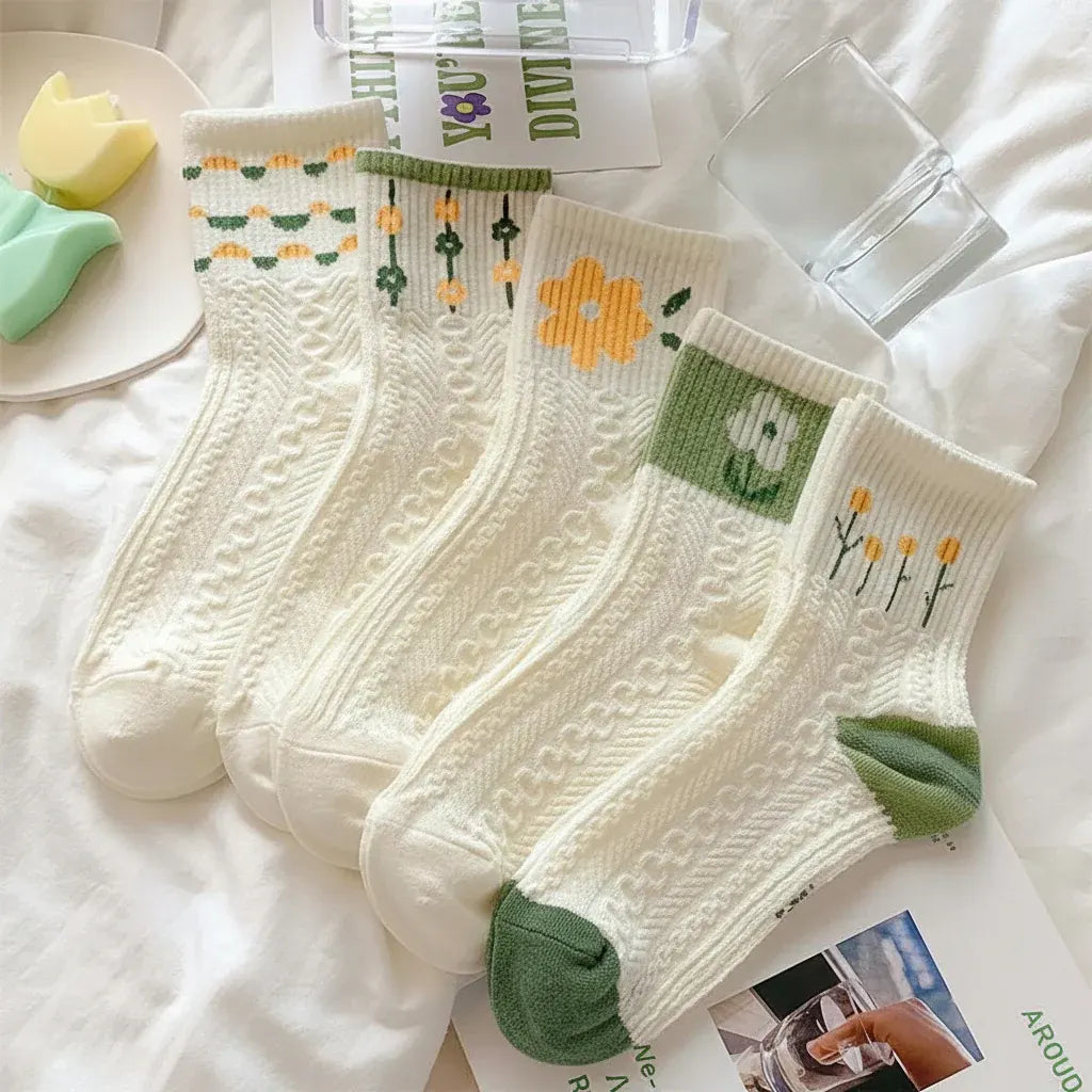 Vintage Floral Cable Knit Crew Socks for Women, Breathable Cotton