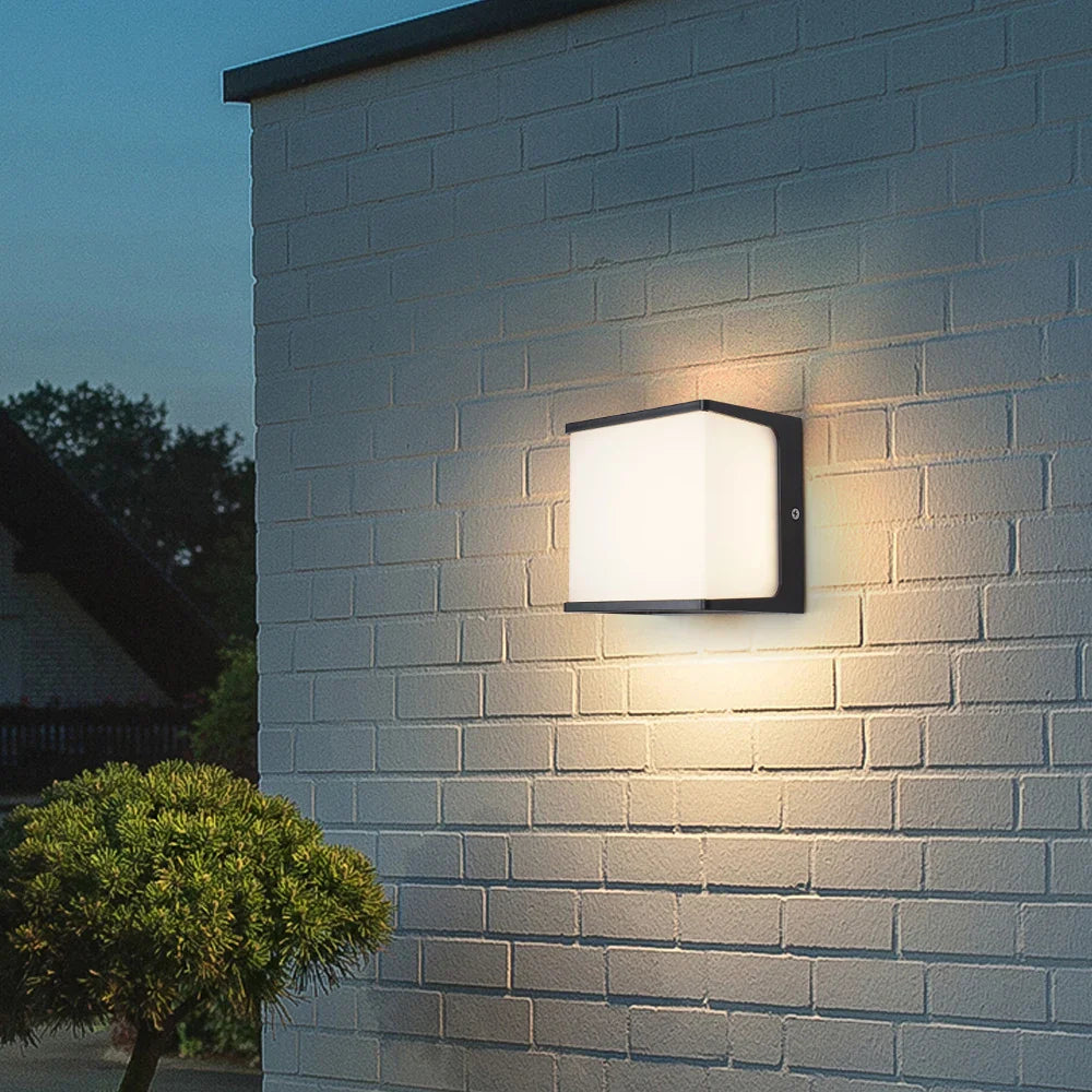 Waterproof LED Modern Wall Light for Outdoor Use
