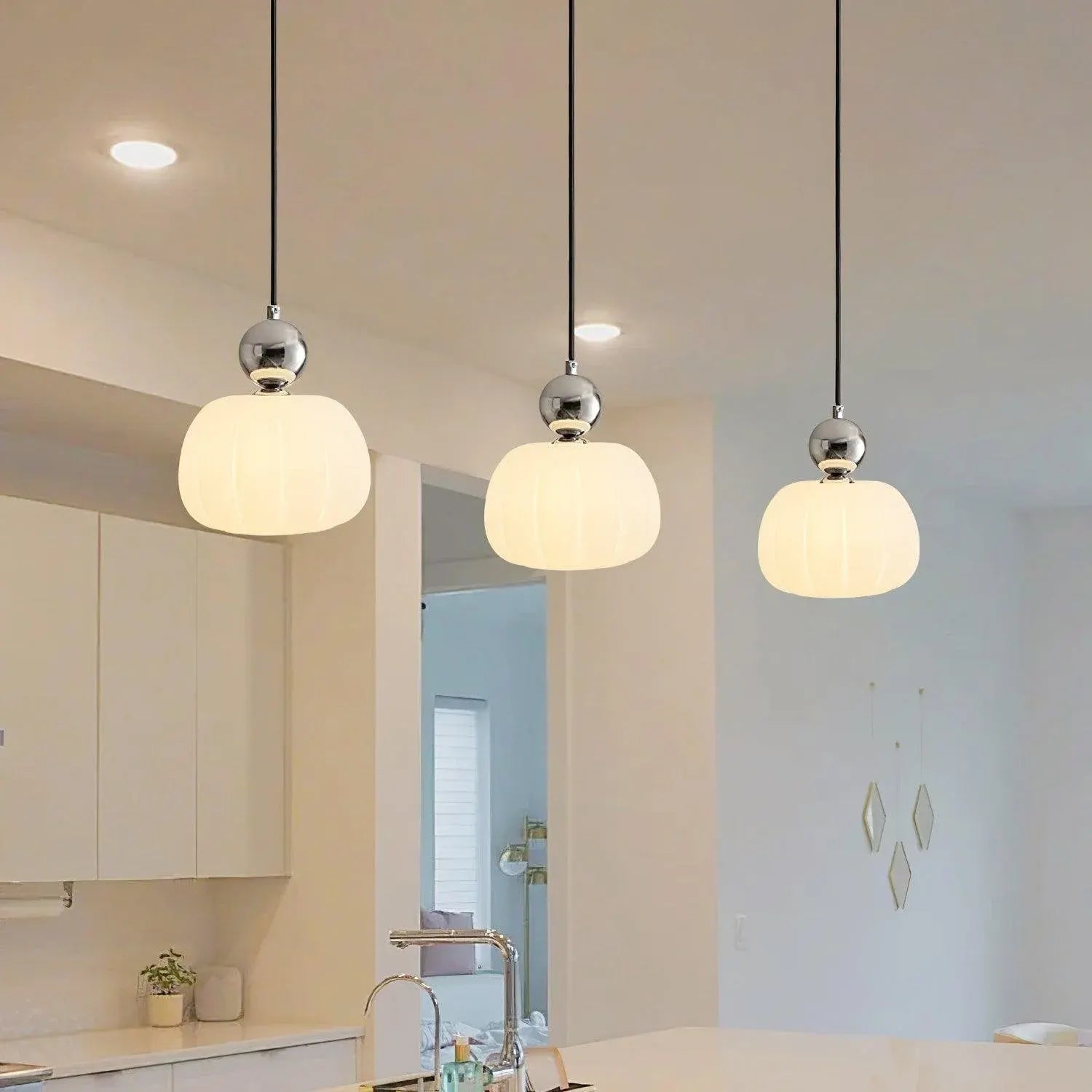 Yedra Pendant Light | Round Organic Acrylic Design